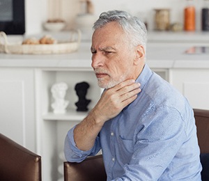Man with sore throat, concerned about oral cancer