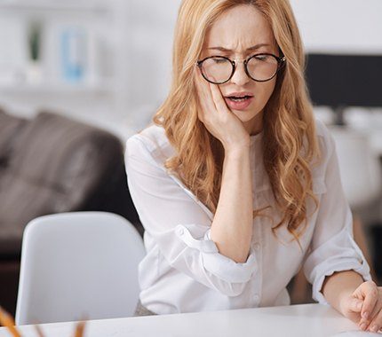 Woman with toothache