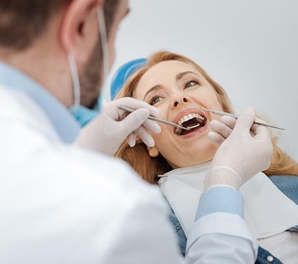 patient visiting dentist for checkup 