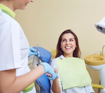 A female patient shaking hands with the dental hygienist